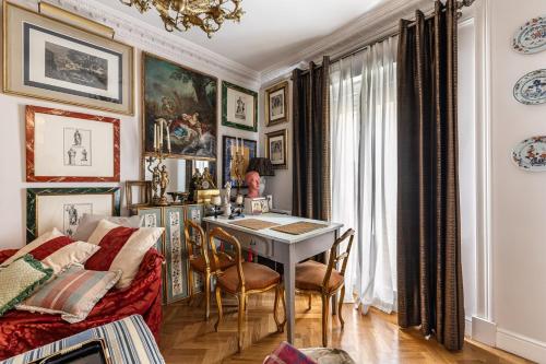 J The Rose Habitación room to rent