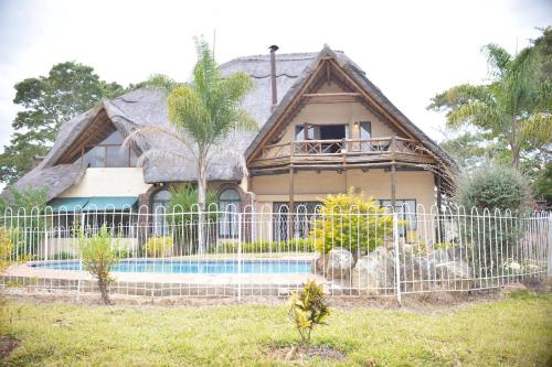 4 Bed Thatched Double Storey with pool No events or Parties