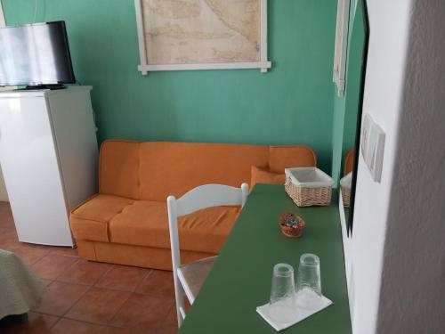 a living room with a table and a couch at Guest House Green Corner Supetarska Draga in Supetarska Draga