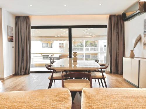 Sealine Spacious Apartment