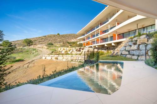Valley Dream - Garden Villa with Private Infinity Pool and Large Terrace, Higueron, Fuengirola