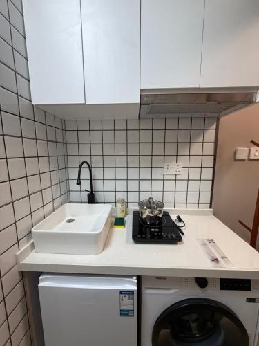 ครัวหรือมุมครัวของ 尖沙咀旺區舒適小旅館 c