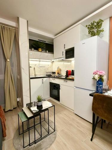 Stylish Apartment in Paris Center Metro 6 Glacière & M7 Les Gobelins