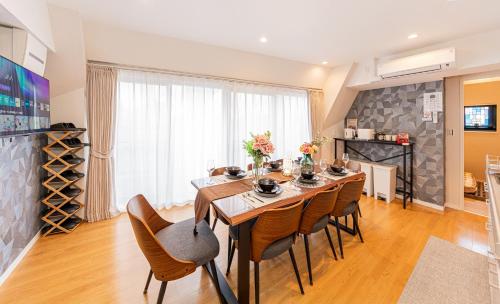 80m to Aoto Station Elevator Access 35 Min Direct to Haneda Airport Direct Train to Narita Airport Easy Access to Ginza Asakusa Disney Skytree Convenience Store and Pharmacy Downstairs
