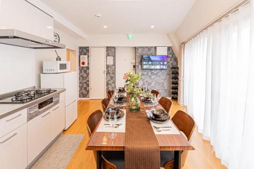 80m to Aoto Station Elevator Access 35 Min Direct to Haneda Airport Direct Train to Narita Airport Easy Access to Ginza Asakusa Disney Skytree Convenience Store and Pharmacy Downstairs