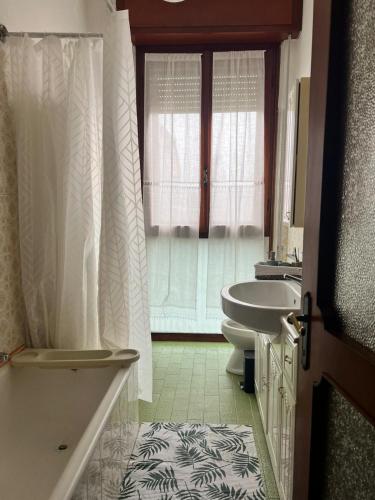 a bathroom with a tub and a toilet and a sink at Da Carmela Italian Home in Mantova