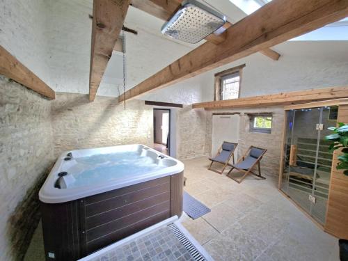 Maison spacieuse climatisée, spa et pétanque pour 6 pers