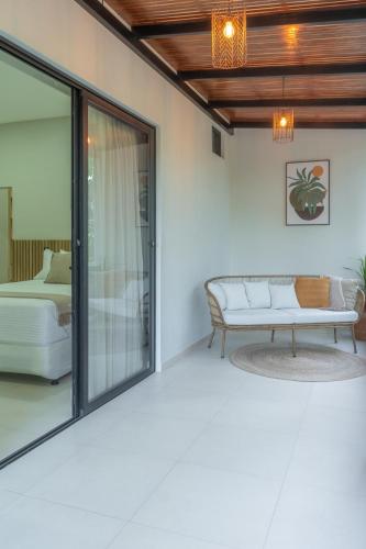 a living room with a couch and a table at Miradora House in El Sunzal