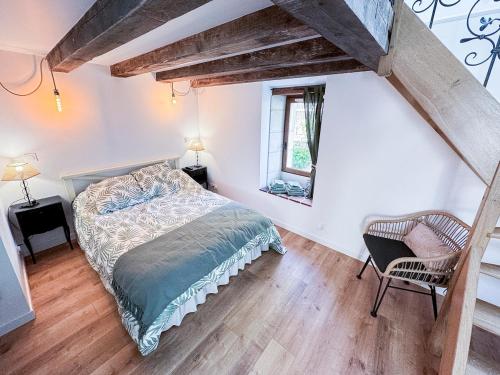 a bedroom with a bed and a window at La Maisonnette de Carreaux in Azay-le-Rideau