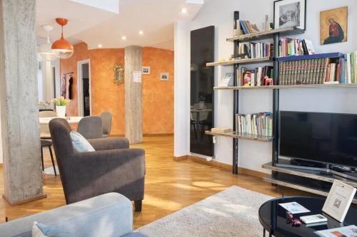 VATICAN GLAMOROUS at Passeggiata del gelsomino - FREE Parking, 4 Guests, Central Rome