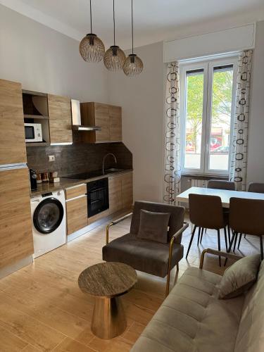Rin Collection - 2BR 2BA Apt - 5 min walk to Metro & Train