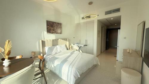Modern Luxury Studio Damac Hills With Golf View