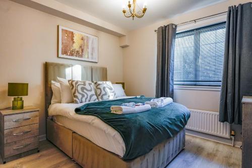 a bedroom with a bed and a window at Burnvale Apartment in Livingston