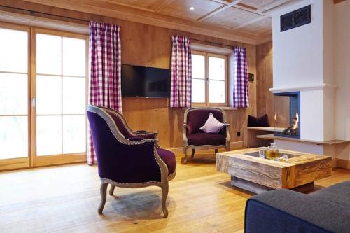 a living room with a couch and a table at Suite Buche - Chalet Bergerhöh in Bad Wiessee