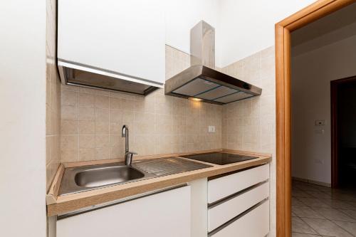 a kitchen with a sink and a stove at Blue Dreams - Marittima in Marittima