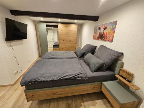 a large bed in a room with a tv at Ferienwohnung Quierschied in Quierschied