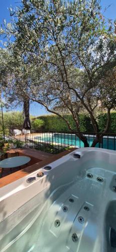 Villa de charme avec piscine et jacuzzi en Provence