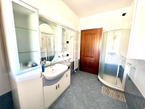 a bathroom with a sink and a mirror at Villa Rita - Rooms&Art in Case Ghisiolo