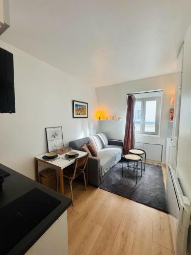 Parisian cocoon in Batignolles next to Montmartre