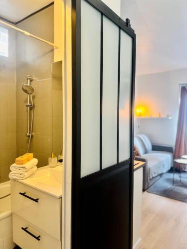 Parisian cocoon in Batignolles next to Montmartre