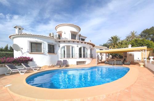 Casa Nella - pool, AC, sea views, walk to beach