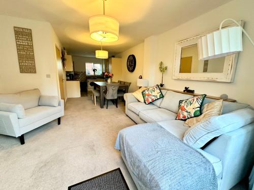 a living room with two couches and a table at 4BR Cheshire East/Townhouse/Central - Close to Bentley in Crewe