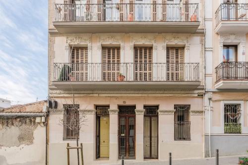 Charming Apartment with Terrace in Sants