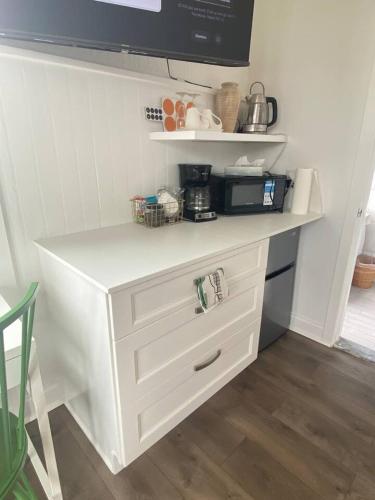 a white kitchen counter with a microwave and a microwave at No7-Corner Studio in Bridgeport