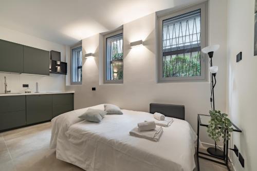 9 min Walk from Porta Nuova, Design and Elegance