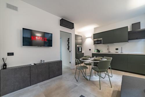 9 min Walk from Porta Nuova, Design and Elegance