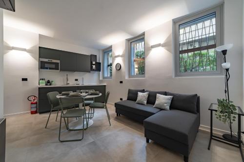 9 min Walk from Porta Nuova, Design and Elegance