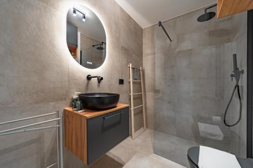 9 min Walk from Porta Nuova, Design and Elegance