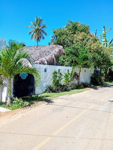 Quédate Aquí También