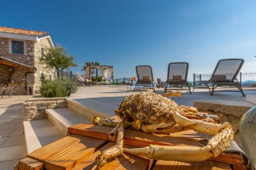 a dead crab sitting on top of a wooden bench at Villa 72 Crikvenica Riviera in Bribir