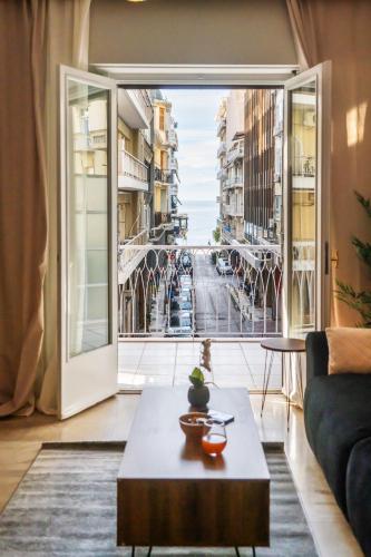 Spacious 4BR Central Apt Near the Sea with Balcony