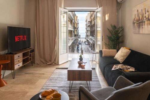 Spacious 4BR Central Apt Near the Sea with Balcony