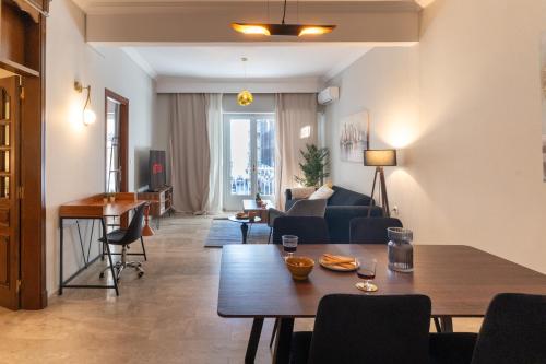 Spacious 4BR Central Apt Near the Sea with Balcony