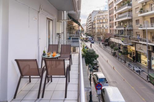 Spacious 4BR Central Apt Near the Sea with Balcony