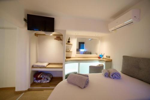 a small room with two beds and a mirror at Merovigli Suites in Mérikhas