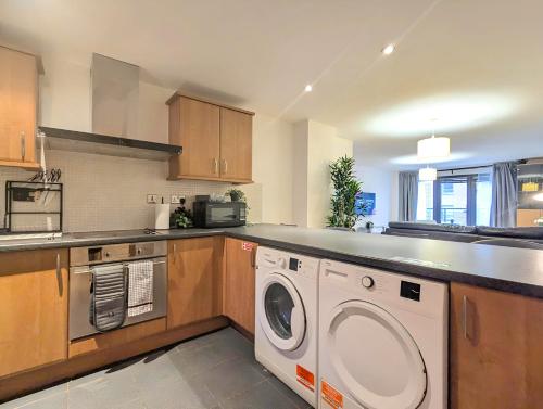 Spacious 2-Bedroom Apt in Heart of City Centre photo 6