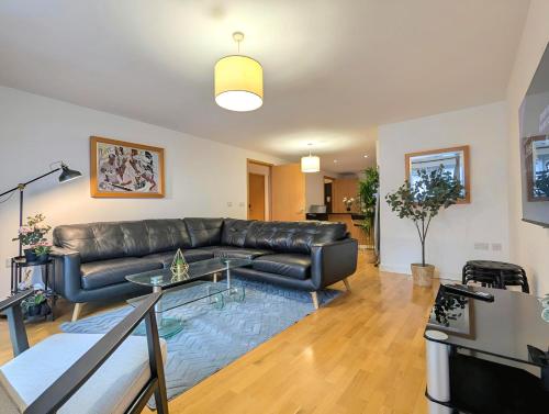 Spacious 2-Bedroom Apt in Heart of City Centre photo 9