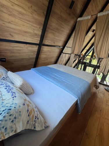 a bedroom with a white bed in a room at Villa Natura in Bosanska Gradiška