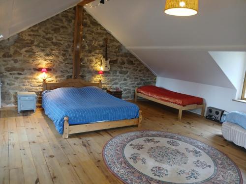 a bedroom with a king sized bed and a red bench at Charme en pleine nature in Thauron