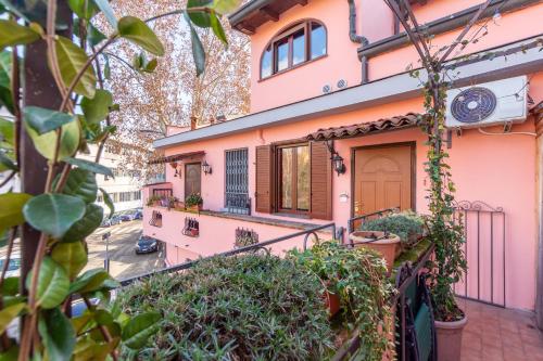 I-Host - Unique Two-Level Home in Milan