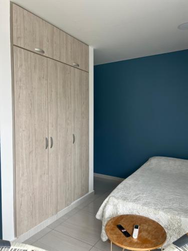 a bedroom with a bed and a wooden cabinet at Edificio Buenos Aires apartamento 304 moderno Sincelejo in Sincelejo