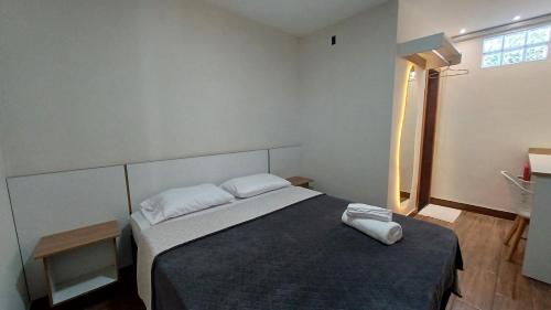 a bedroom with a bed with two towels on it at Riviera Sanary 1207 Nova Almeida in Serra