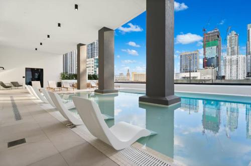 Foto Skyline Views Rooftop Pool FREE Parking 4