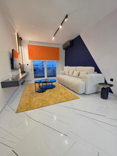 Lily's Maison II The Horizon