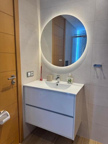 3 bedroom, heated pool, free parking