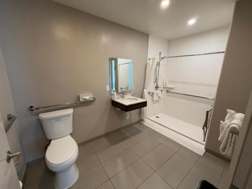 a bathroom with a toilet and a shower and a sink at Heritage Inn San Diego in San Diego